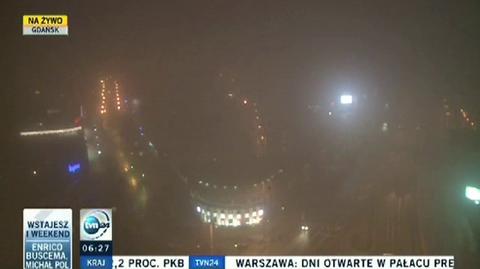 Mgły i opady utrudniają jazdę (TVN24)