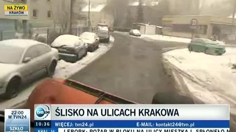 Na krakowskich drogach czarny lód (TVN24)