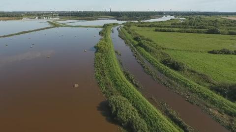 Nagranie z drona znad zalanych terenów