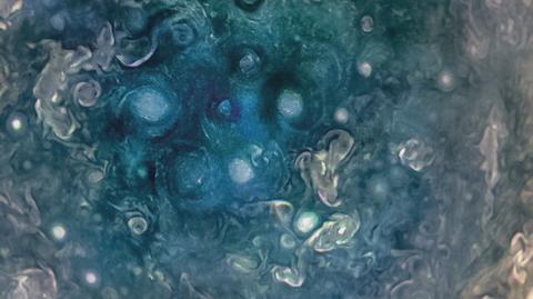 Najnowsze zdjęcia Jowisza przesłane przez Juno