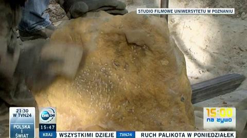 Pokazali największy polski meteoryt. Waży 300 kilogramów (TVN24)