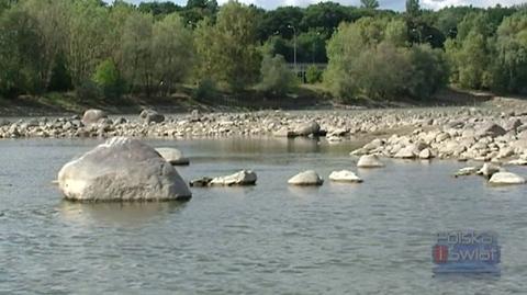 Rejs po bardzo obniżonych wodach Wisły (TVN24)
