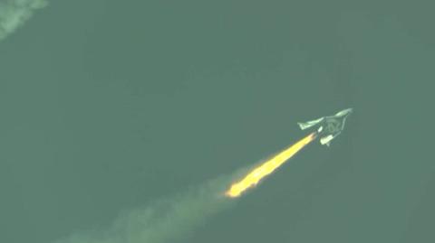 Space Ship Two odpalił swój rakietowy silnik (Virgin Galactic)
