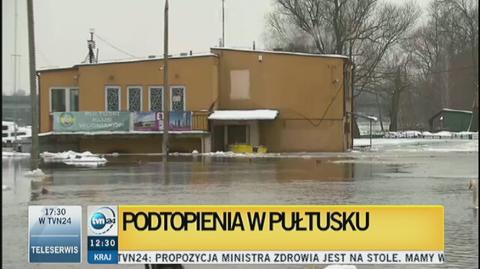 W Pułtusku woda wdziera się na posesje