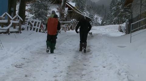 W Tatrach spadł śnieg. Przed wyjściem w góry warto to wziąć pod uwagę ("Fakty po południu")
