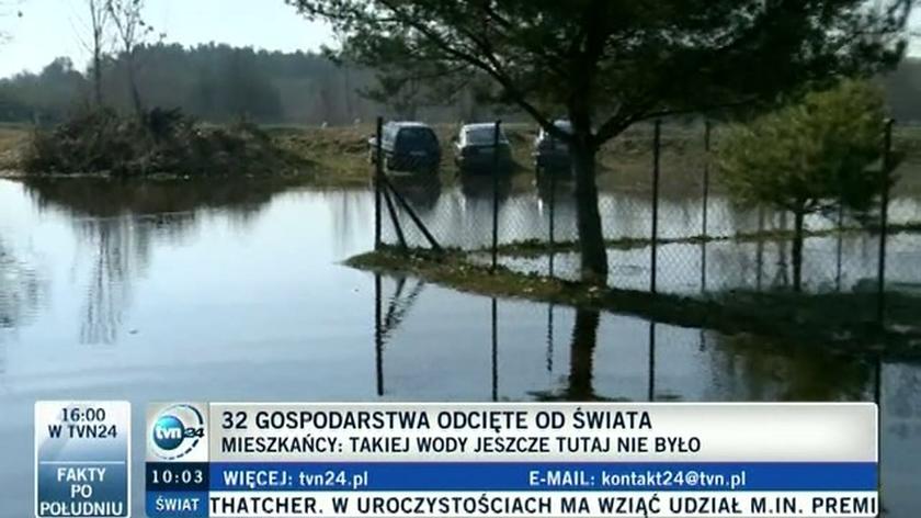 Woda podmywa oczyszczalnię ścieków w Hannie (TVN24)