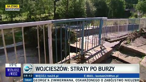 Wojcieszów zalany po czwartkowej burzy (TVN24)