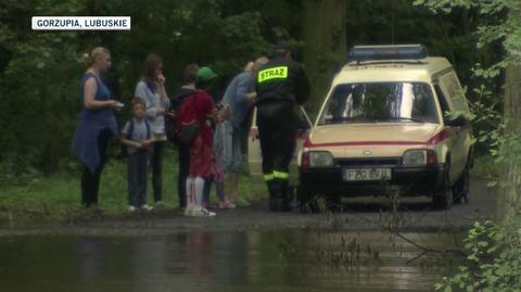 Wylały rzeki w miejscowości Gorzupia (TVN24)