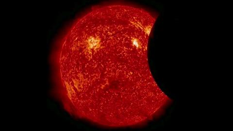 Zaćmienie Słońca widoczne z kosmosu (NASA)