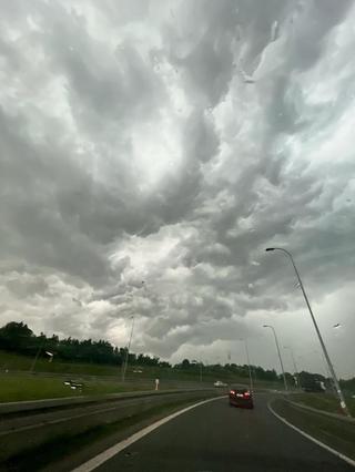 Fragment wału szkwałowego zaobserwowany nad autostradą A1- Śląskie