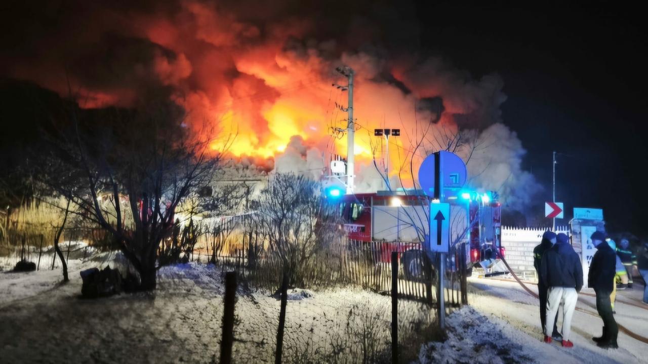 Ogromny pożar pod Garwolinem, płonie budynek dyskoteki