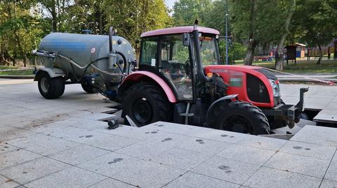 Traktor wjechał w fontannę