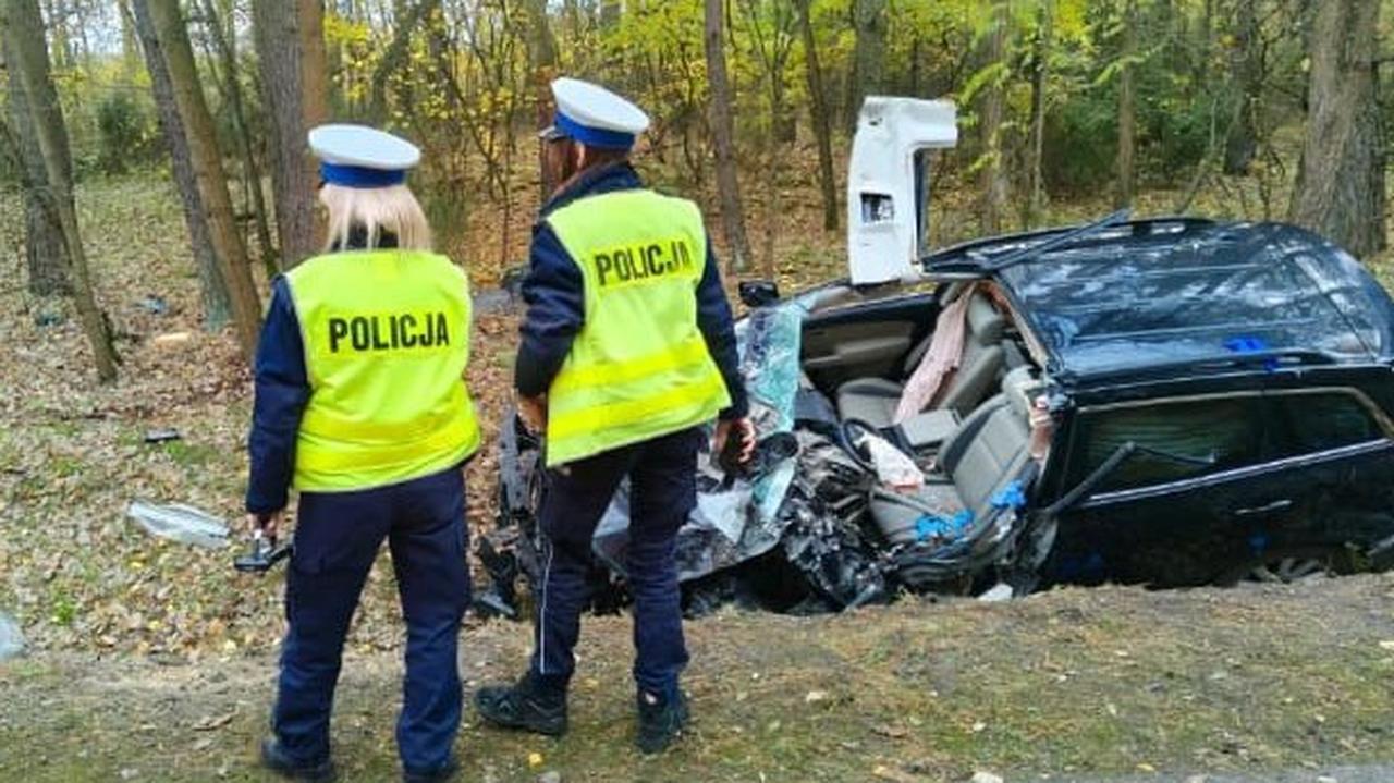 Wjechał w drzewo, zginął