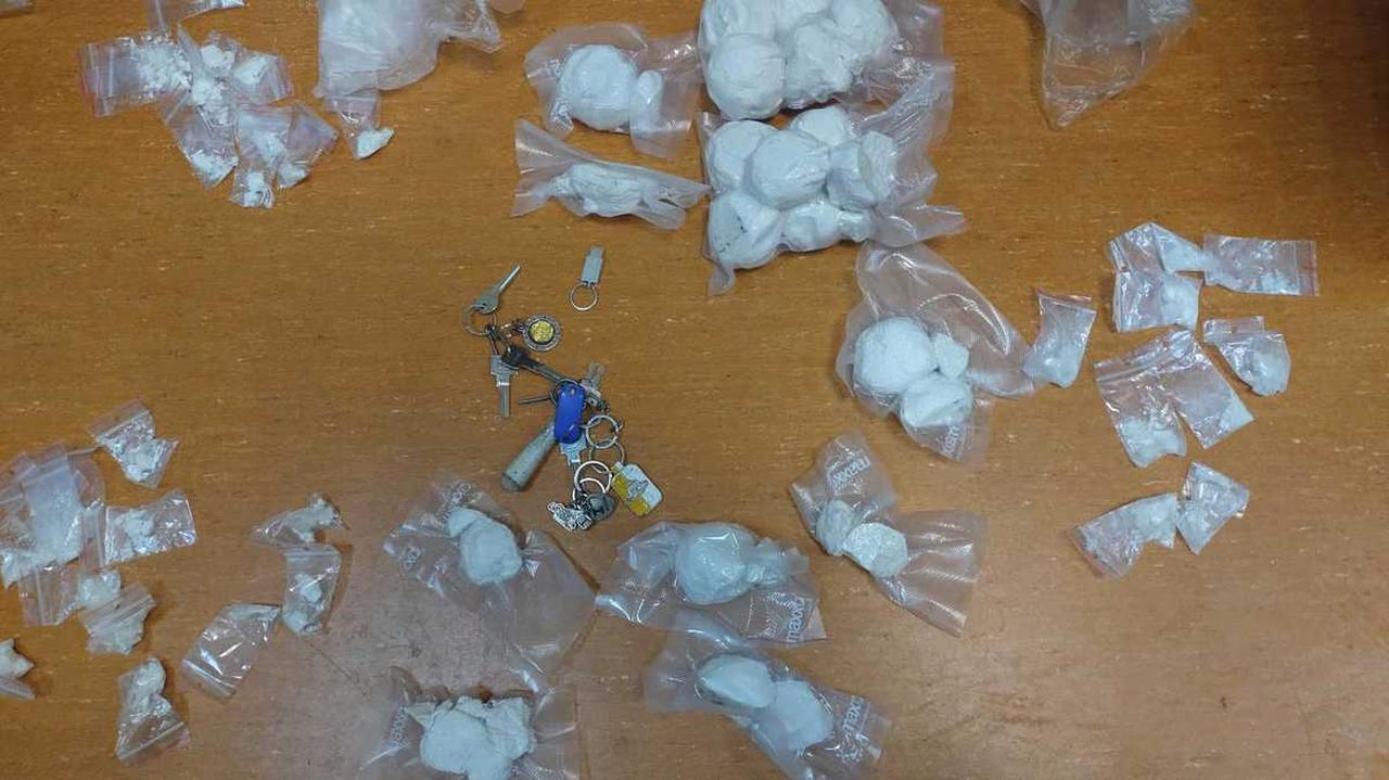 W aucie, mieszkaniu i komórce miał ponad trzy kilogramy narkotyków