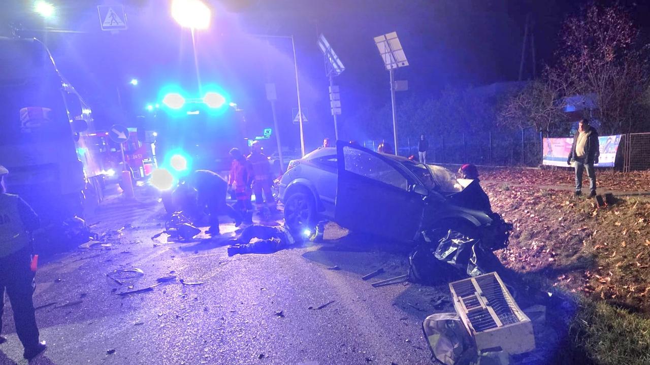 Czołowe zderzenie na krajowej "10". Kilka godzin utrudnień