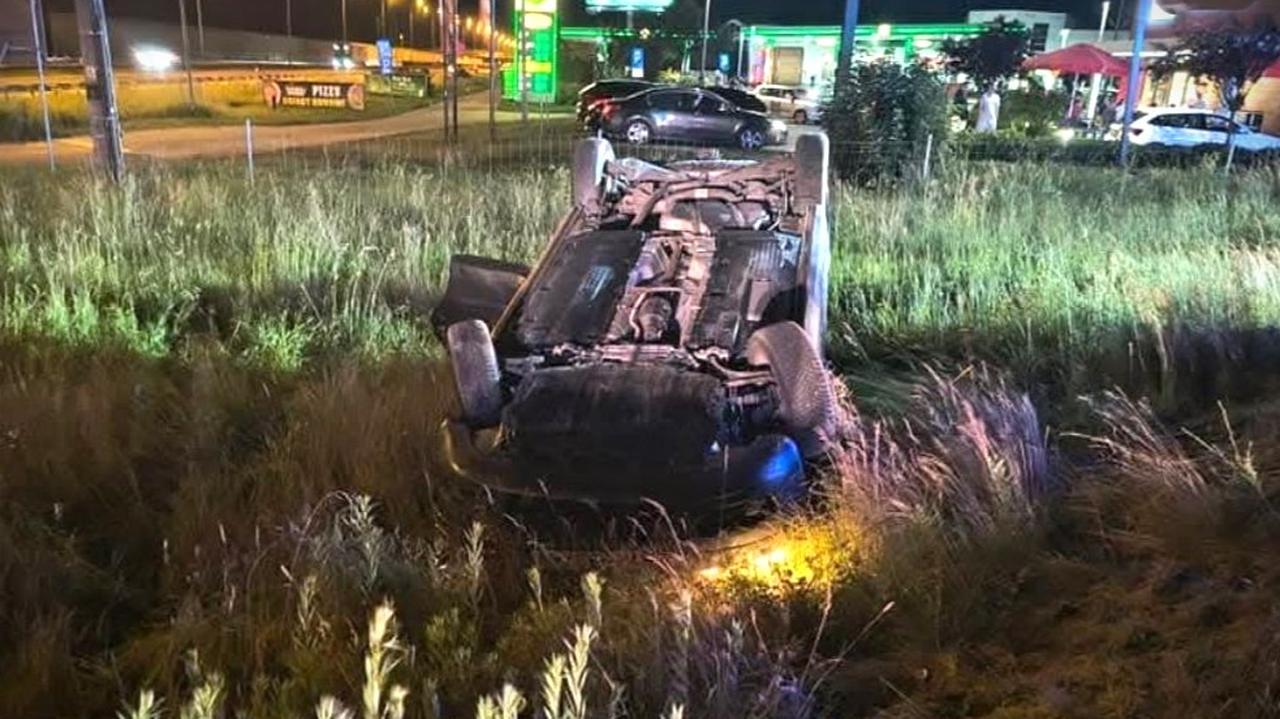 Czołowe zderzenie na łuku drogi. Jeden z kierowców zmarł w szpitalu