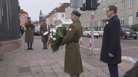 Premier złożył kwiaty przed tablicą Pamięci Żołnierzy Okręgu Armii Krajowej Warszawa-Miasto