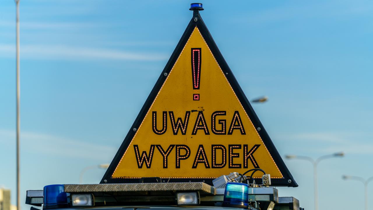 Na S8 samochód stanął w płomieniach, kierującą do szpitala zabrał śmigłowiec