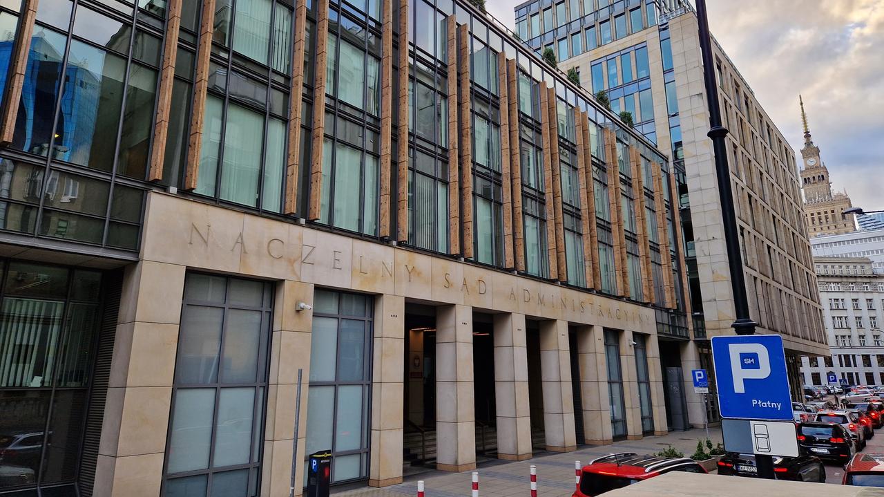 Milionowe straty, zagraniczny ślad. Nowe ustalenia w sprawie kopalni kryptowalut w gmachu sądu