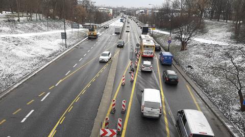Po zwężeniu jezdni na Trasie Łazienkowskiej, wielu kierowców korzysta z buspasa