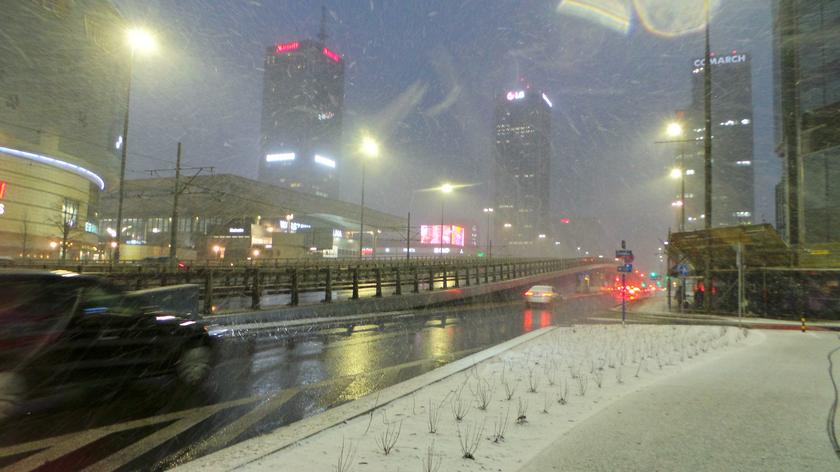 Obfite opady śniegu w Warszawie