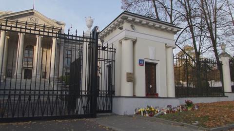 Znicze przed ambasadą Rosji 