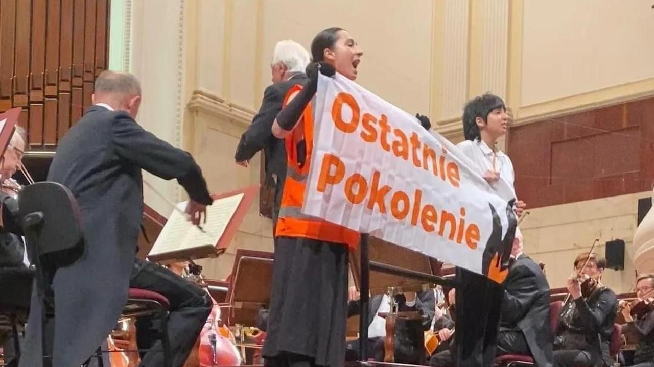 Aktywistki wtargnęły na scenę Filharmonii Narodowej. Nagranie