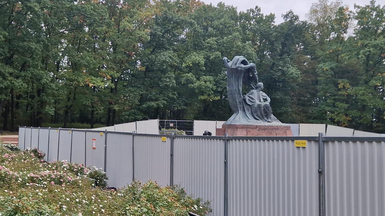 Odsłonili pomnik Chopina, ale przy filharmonii trwa budowa