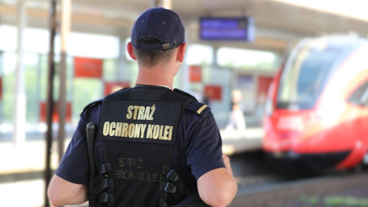 13-latek jechał z kolegami na sprzęgu pociągu. Został zatrzymany
