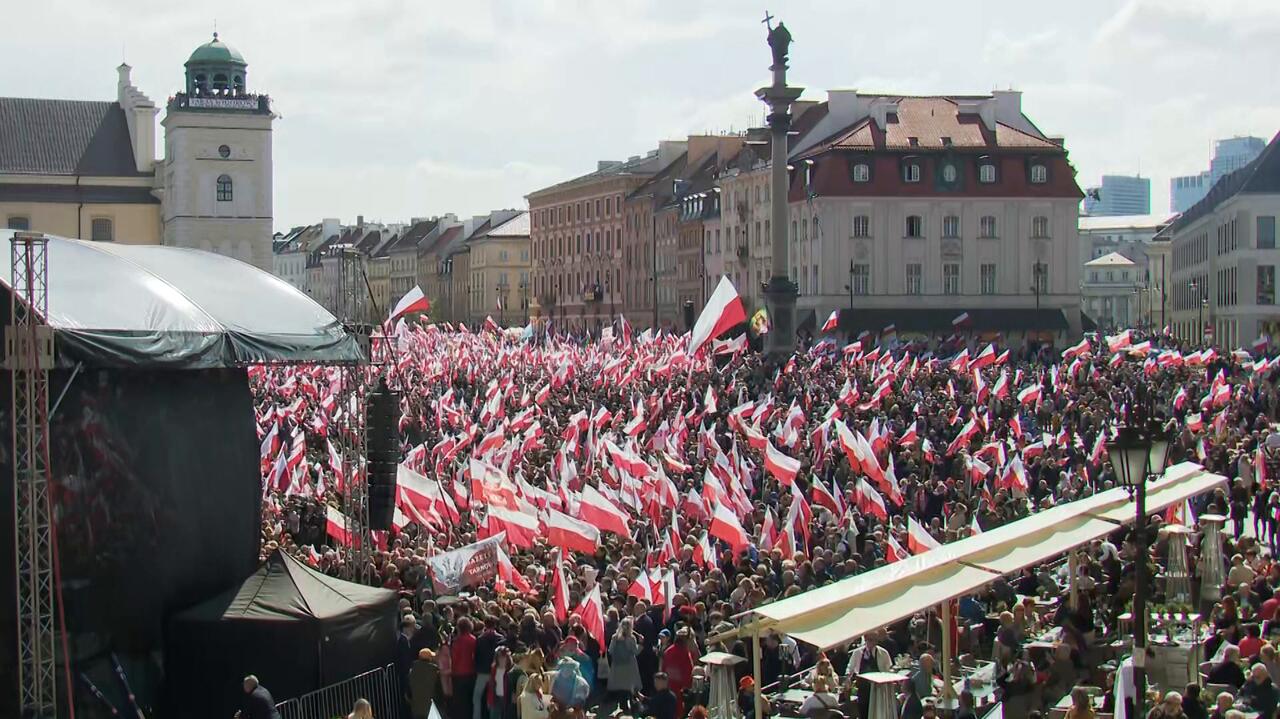 Zakaz noszenia broni na ulicach Warszawy. Przez "planowane zgromadzenia"