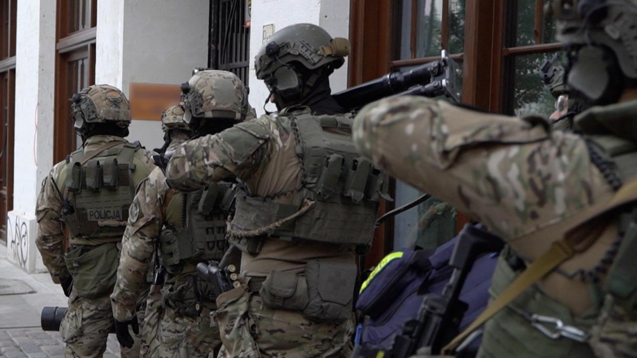 Usłyszeli "atak, atak, atak!" i ruszyli do akcji. Zatrzymani odpowiedzą za okradanie willi