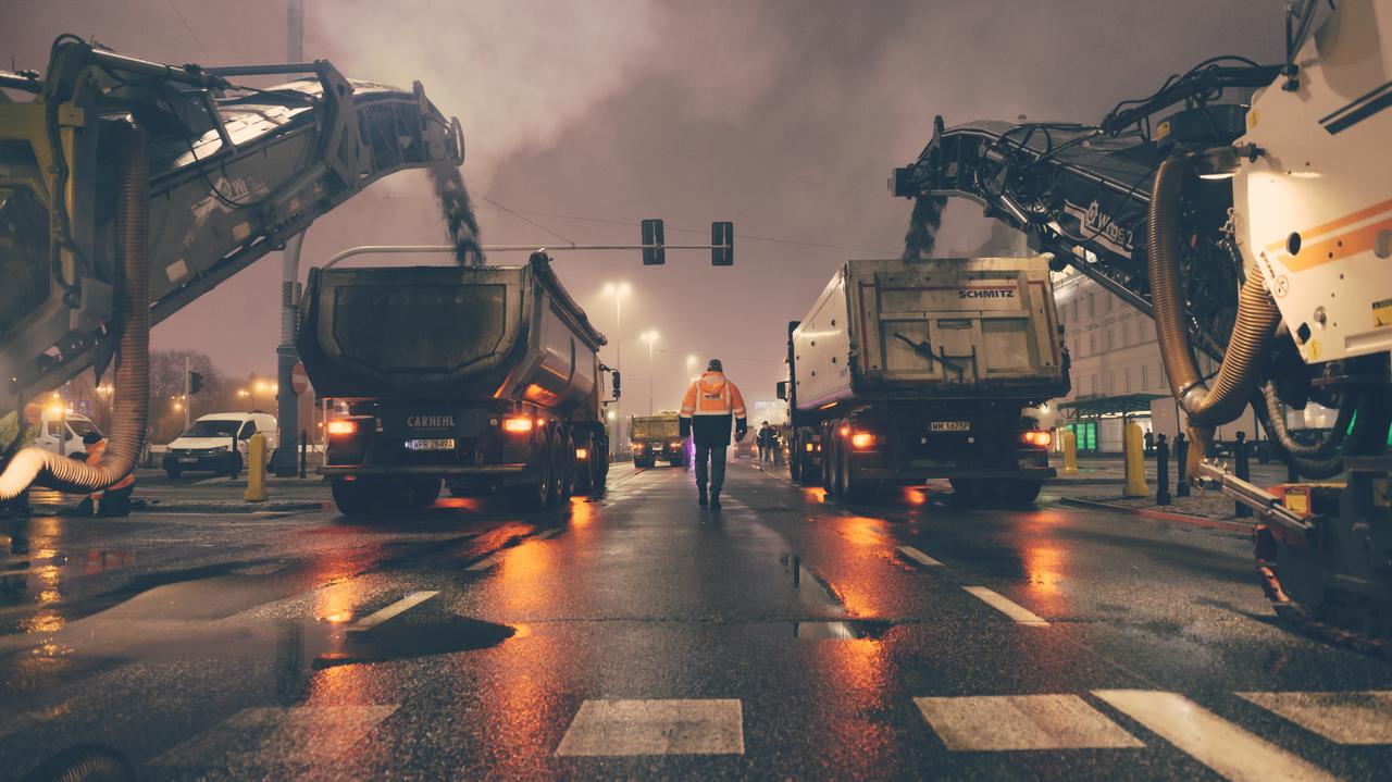 Wymiana asfaltu w alei Krakowskiej. Dwa pasy ruchu zamknięte