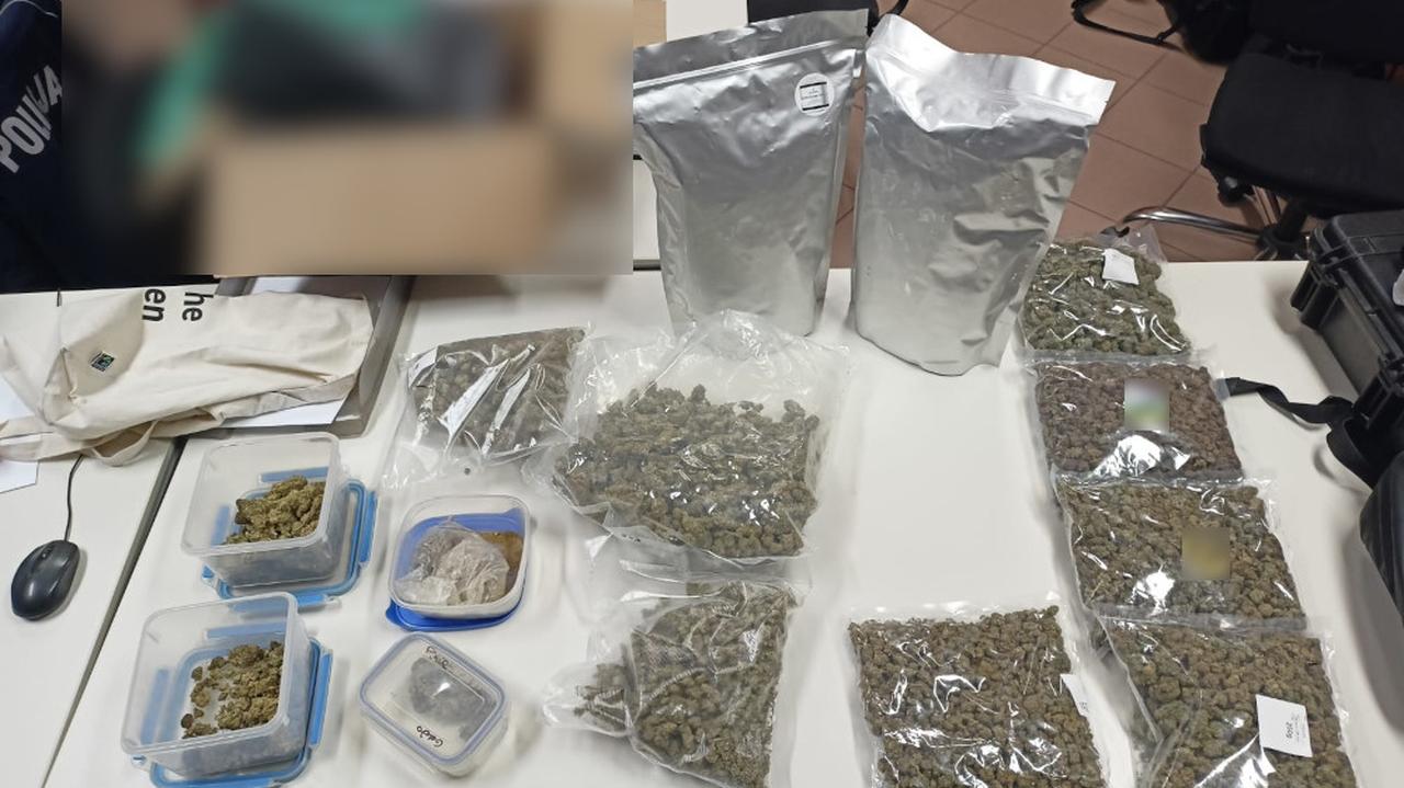 Przyjechali do awantury, na balkonie znaleźli trzy kilogramy narkotyków