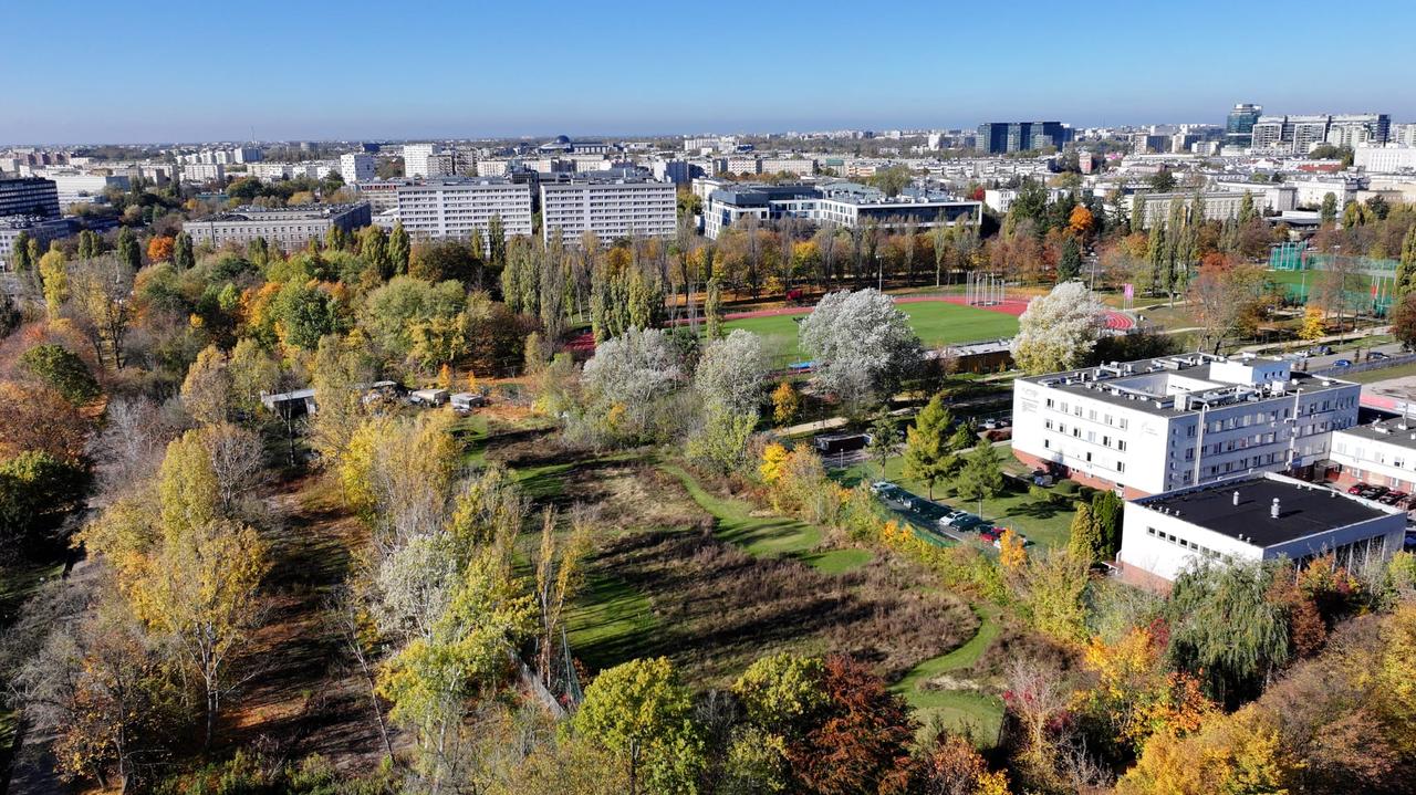 Urzędnicy kontra golfiści. Spór o działkę na Skrze