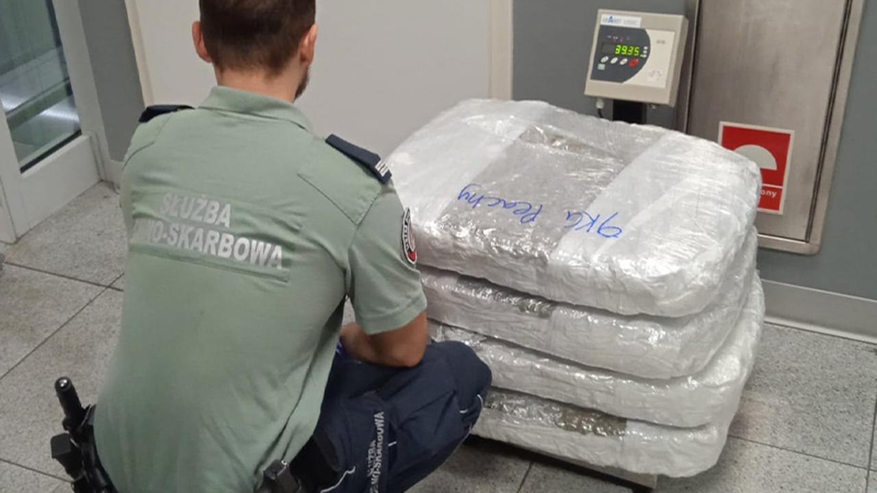 Nie miała "nic do zgłoszenia", w jej bagażu znaleźli 40 kilogramów narkotyków