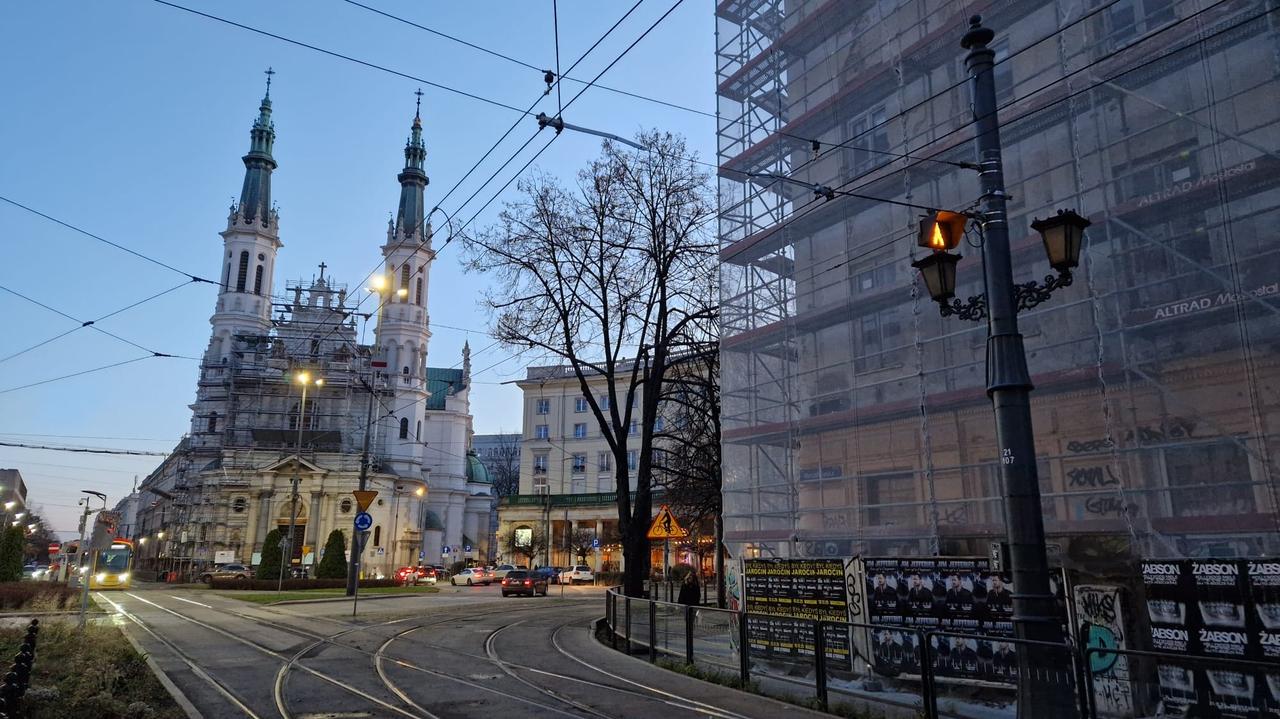 Plac trzech rusztowań. Remont kościoła ciągnie się od lat