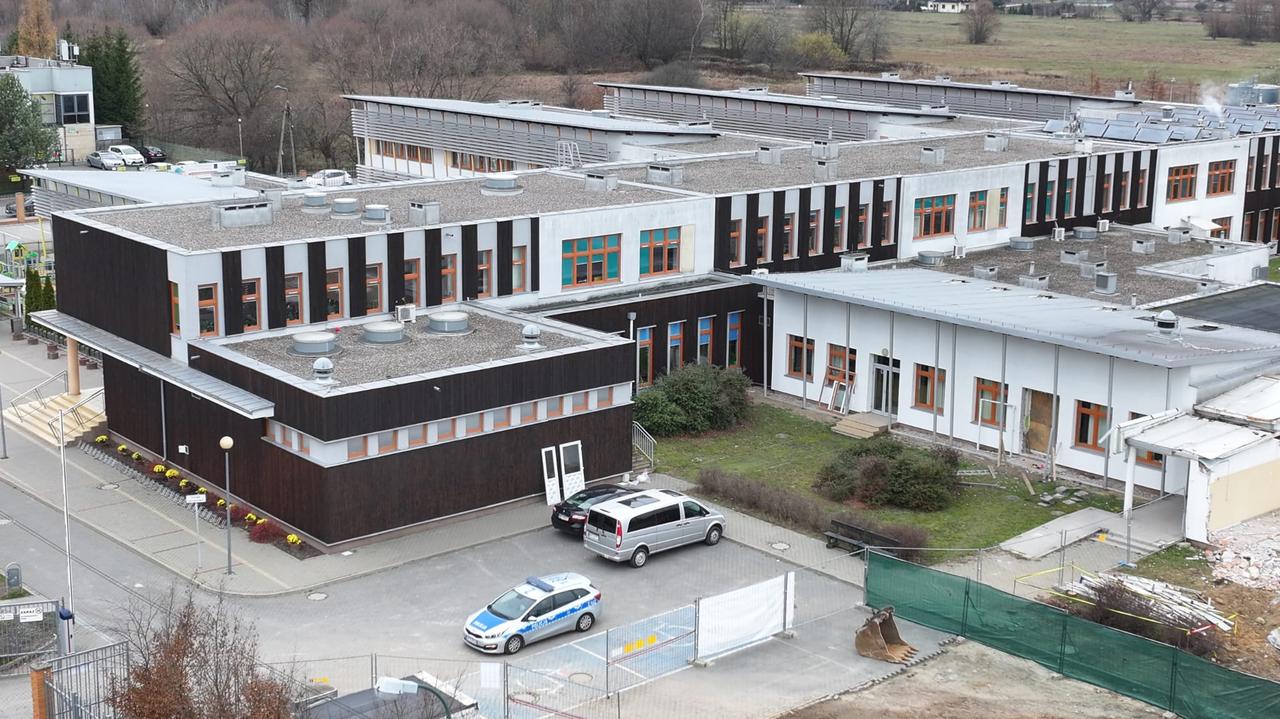 Na terenie szkoły znaleźli stary pocisk przeciwlotniczy. Lekcje odwołane