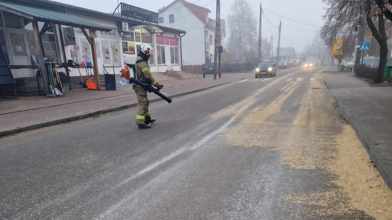 Zboże rozsypane na odcinku ponad 20 kilometrów