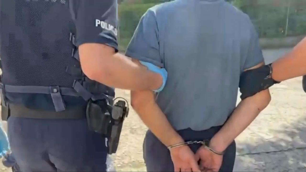 Rzucił kamieniem w witrynę sklepową, "bo się zdenerwował". Zostanie deportowany