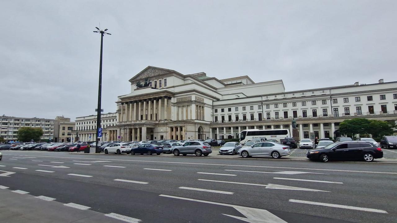 Oblały artystę i scenę czerwoną farbą. Incydent podczas festiwalu