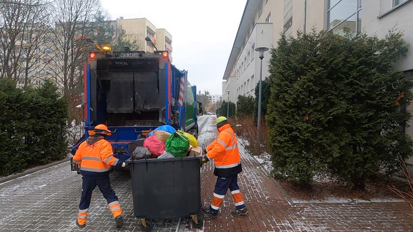 Kolejne spory o koszt wywozu śmieci w Warszawie (wideo z dnia 22.12.2021)