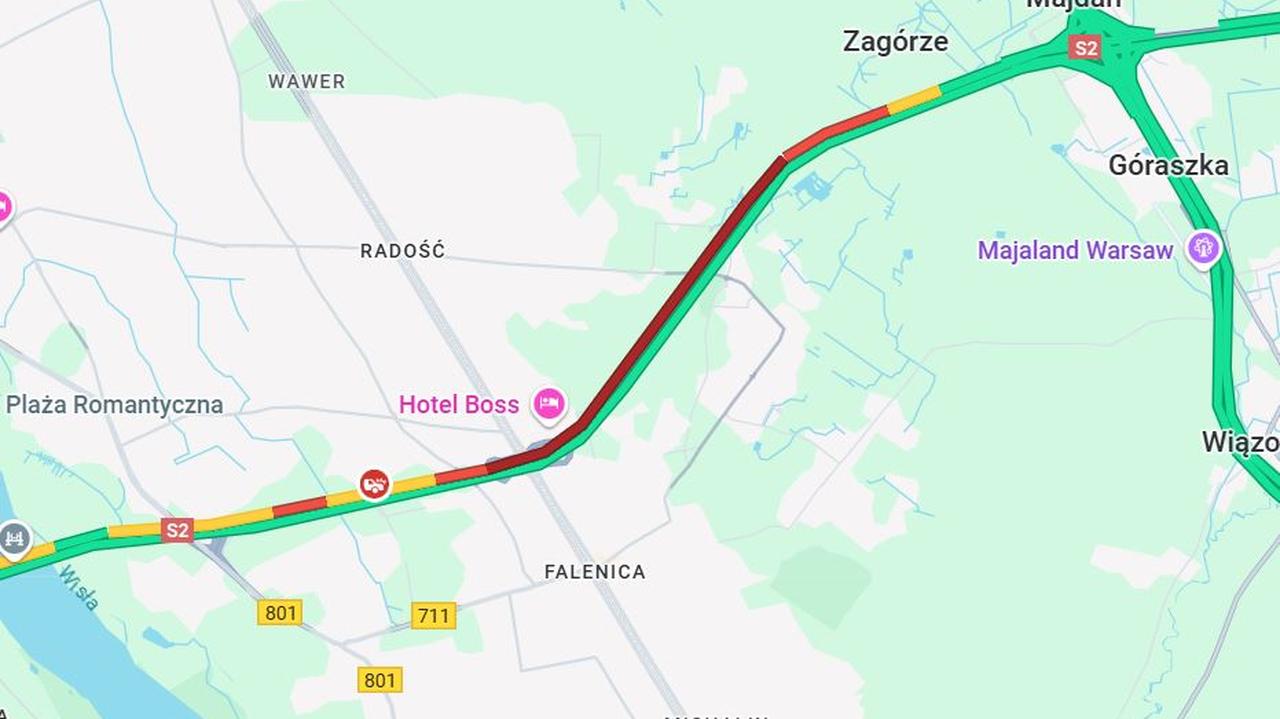 Zderzenie kilku aut, korek na obwodnicy Warszawy