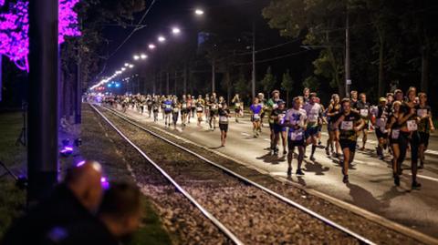 Półmaraton Praski zawodnicy na Wale Miedzeszyńskim (wideo archiwalne)