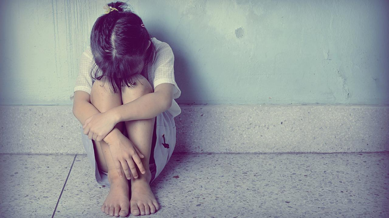 Molestował 12-latkę, znęcał się nad jej bratem. Matka dzieci nic nie zrobiła