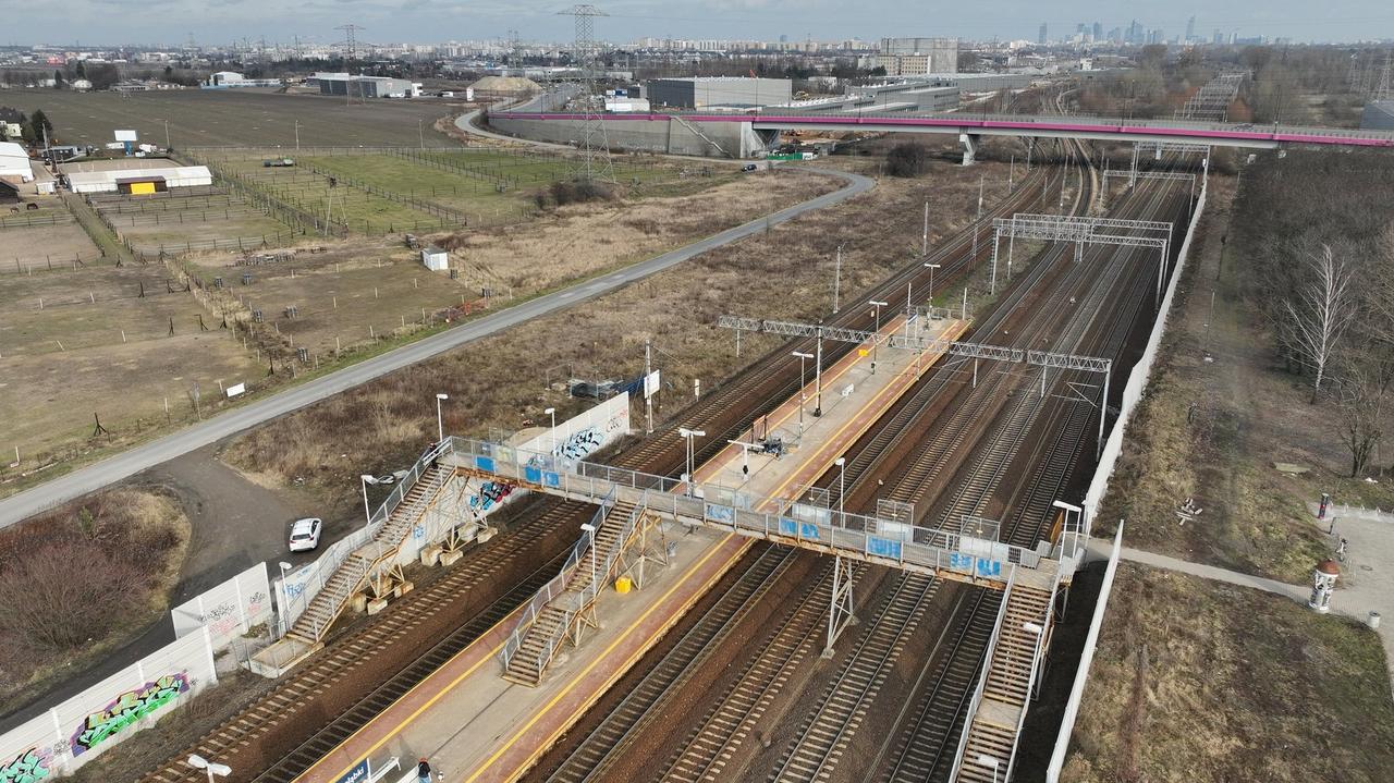 Zamiast niewygodnej kładki będzie tunel dla pieszych, przystanek zyska drugi peron
