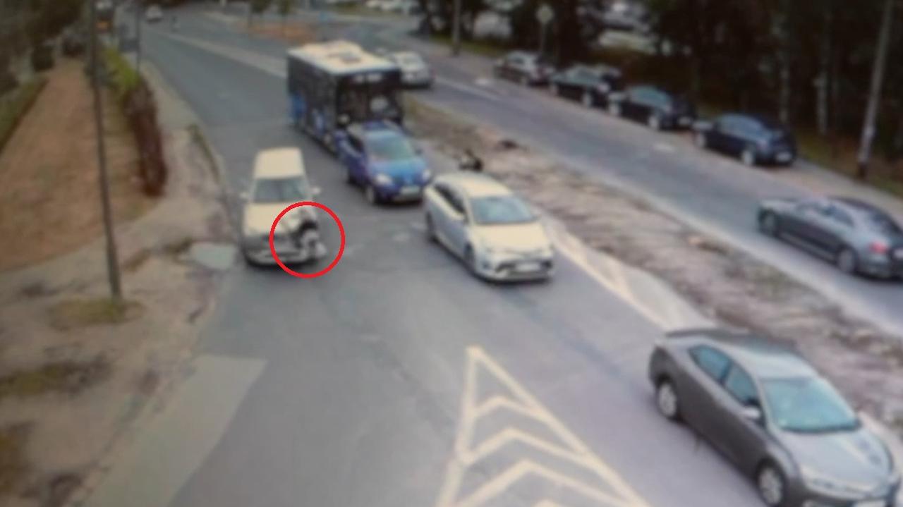 13-latek na hulajnodze wjechał wprost pod koła samochodu. Nagranie