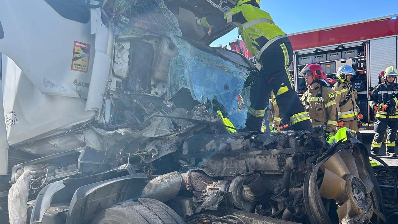 Zderzenie tirów na S2. Jedna osoba w szpitalu. Duże utrudnienia