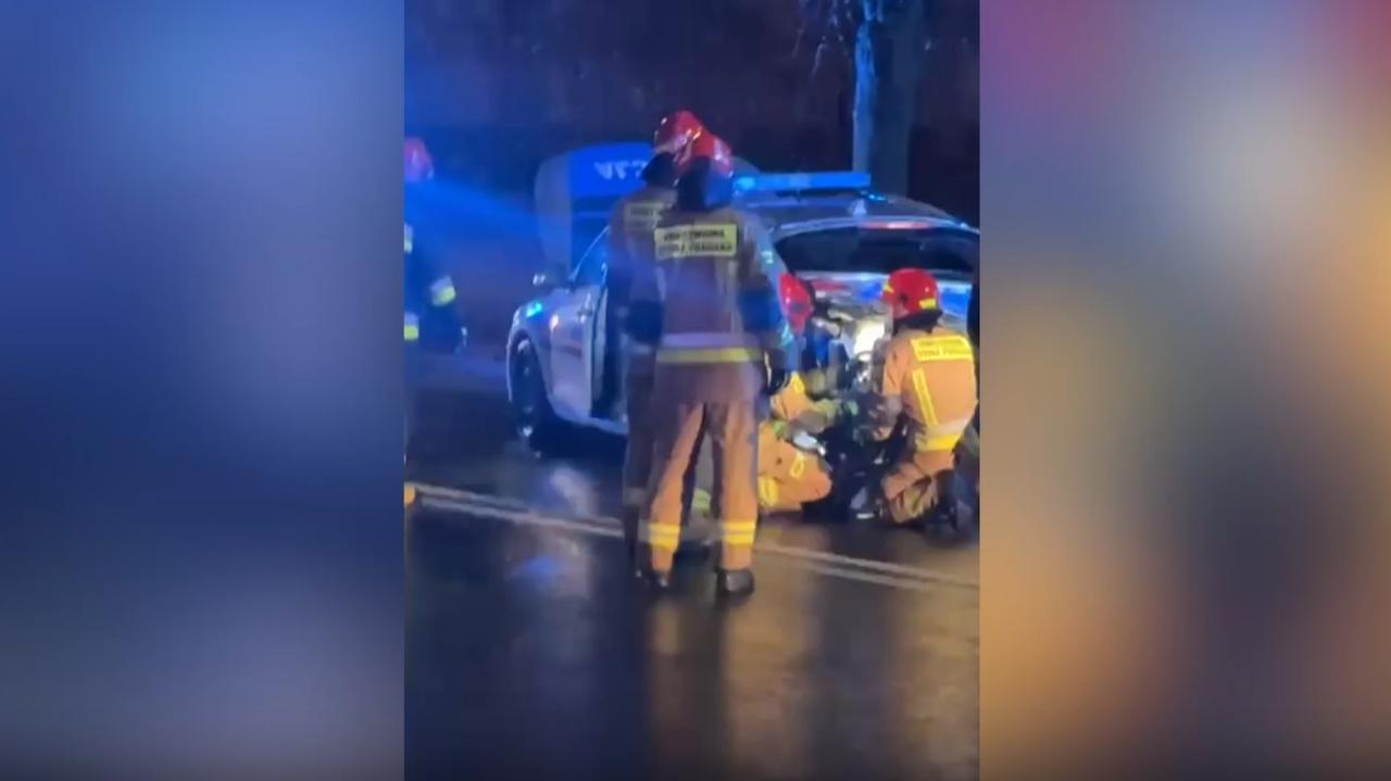 Radiowóz rozbity, policjanci w szpitalu