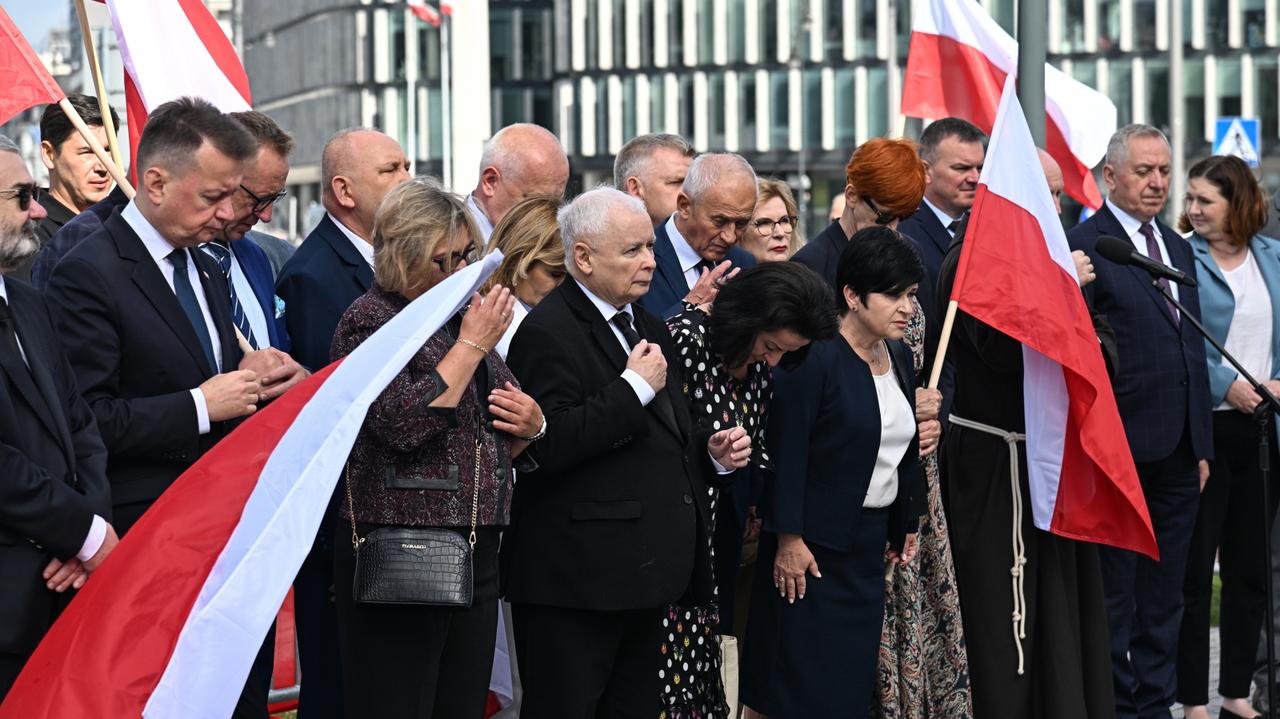 Smolensk monatlich. Jarosław Kaczyński aus dem Gleichgewicht: „Putins Abschaum“.