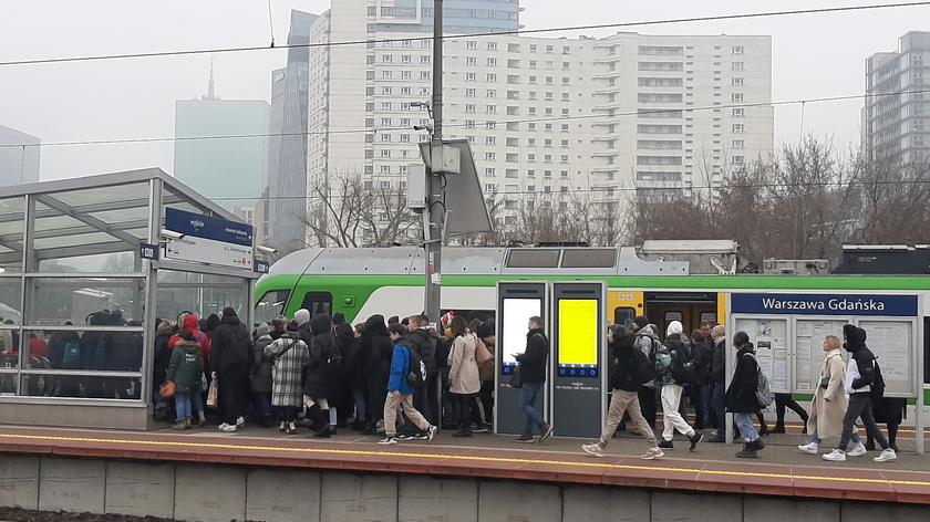 Tłok na schodach ruchomych - sytuacja na stacji Warszawa Gdańska po przebudowie 